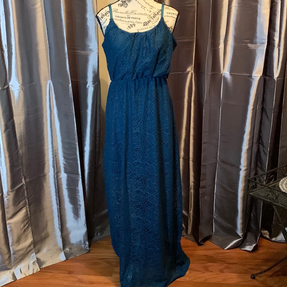 Bailey Blue Summer Shell Maxi Lace with layered Mini Skirt Strappy Dress